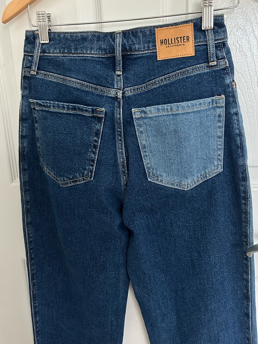 Hollister Vintage Stretch Ultra High Rise Dad Jeans, Size 3R, W26 / L31. - Picture 3 of 8